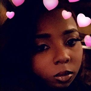 Meet your Posher, Nia